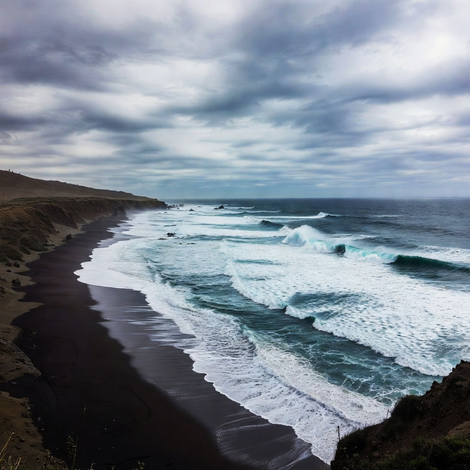 Olas oceánicas de gran tamaño en la rompiente de Punta Hermosa Lima