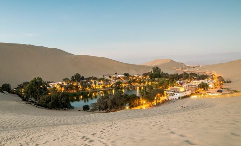 Huacachina: El Oasis del Desierto Peruano
