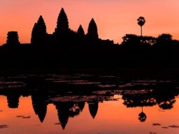 Indochina Mística: De las Bahías de Vietnam a los Templos de Angkor