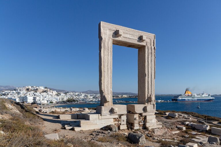 Naxos: Montañas y Tradiciones Cicládicas