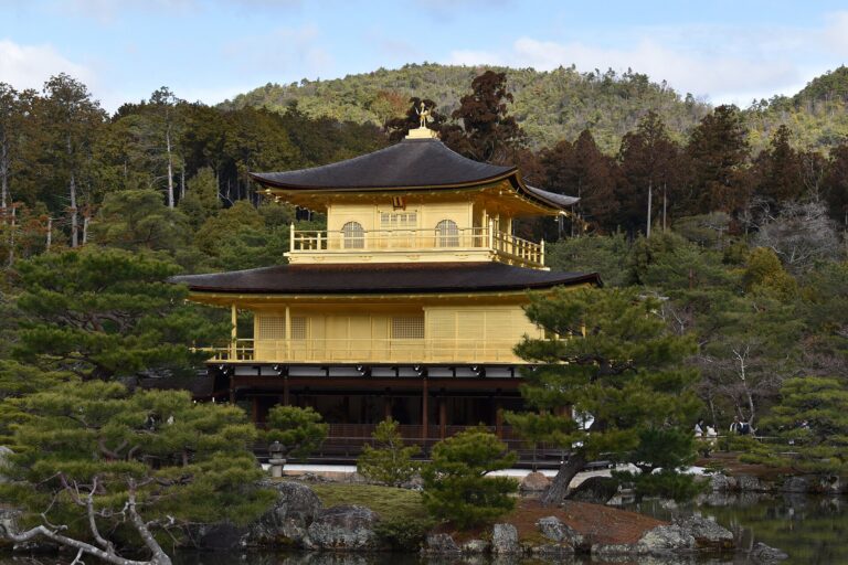 El Esplendor de Oro y Plata en los Templos de Kyoto