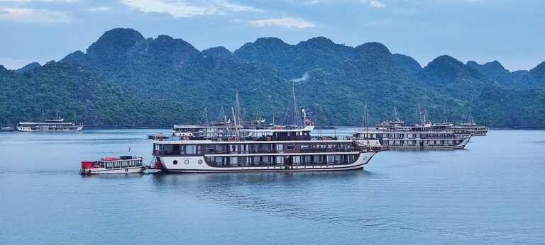 Navegando entre los Gigantes de Ha Long
