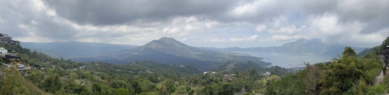 Volcanes, Lagos y el Templo de la Madre