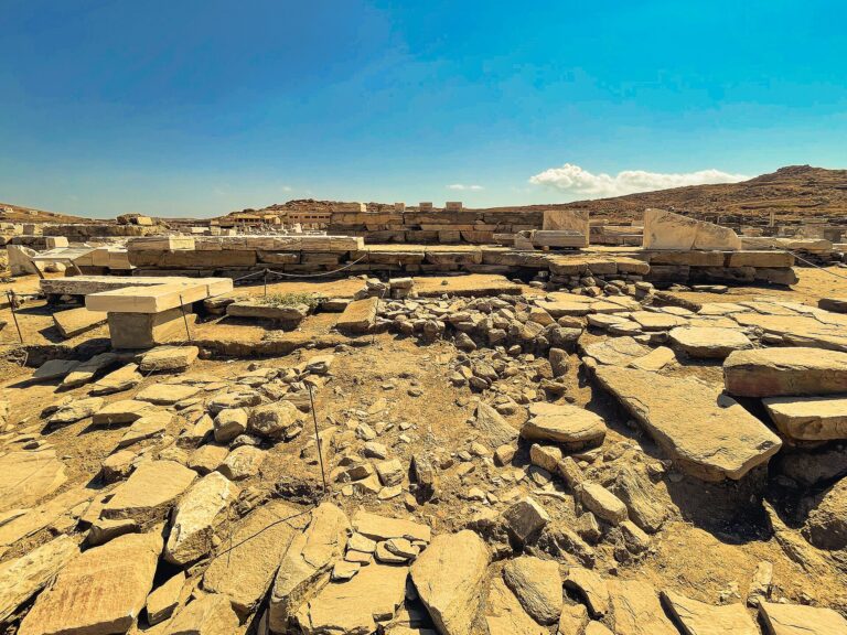 Delos Sagrado y la Calma de Rhenia